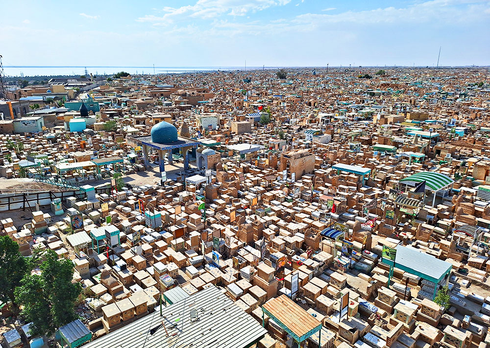 najaf cemetery 